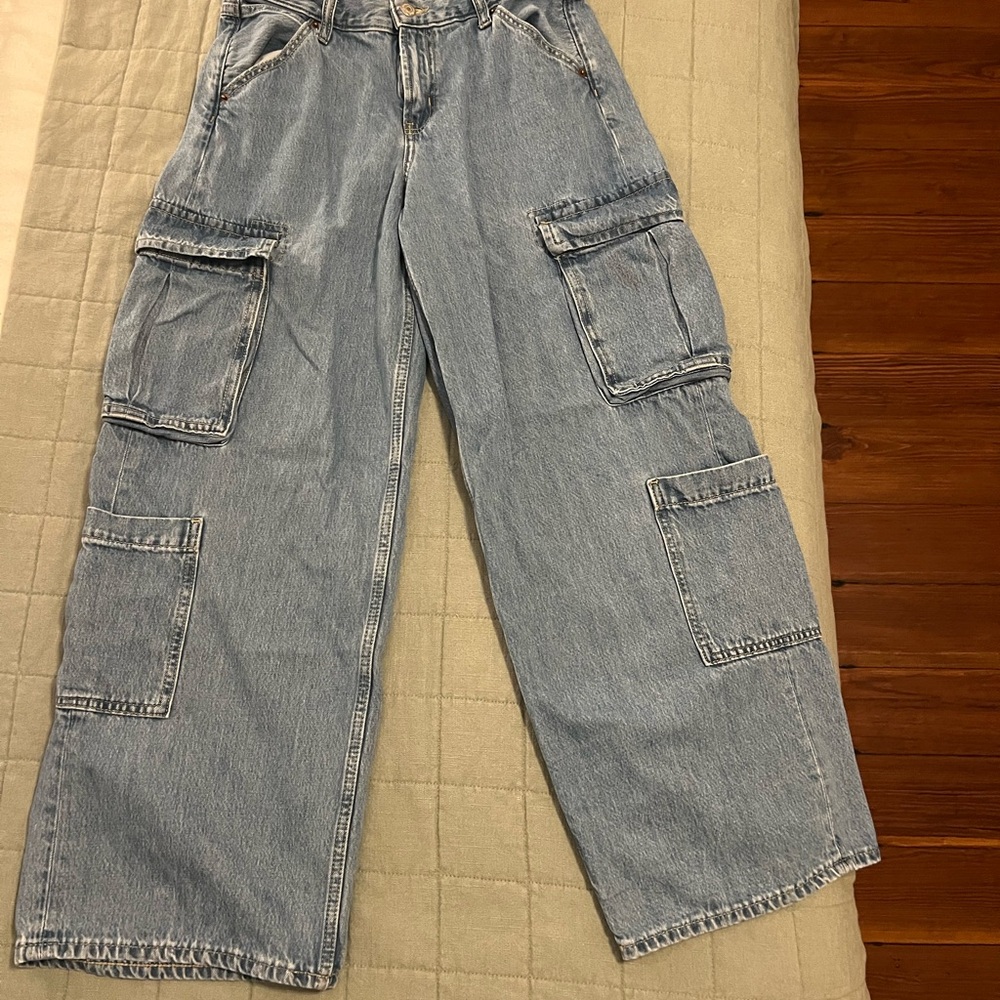 Old Navy Mid Rise Baggy Wide Leg Cargo Style Jean